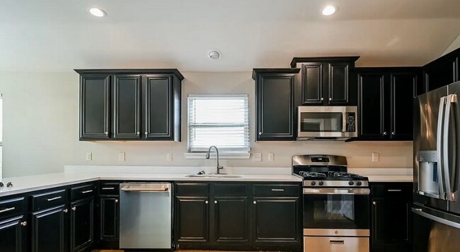 Building Photo - 113 Independence Tr