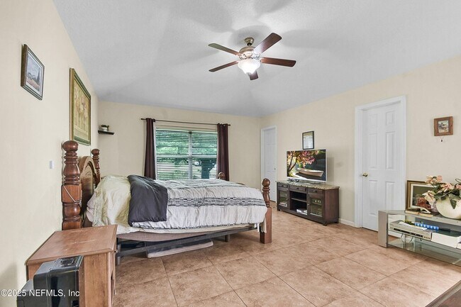 Building Photo - 237 N Hidden Tree Dr