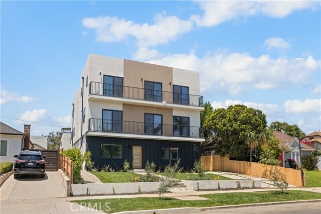 Building Photo - 1559 S Ogden Dr