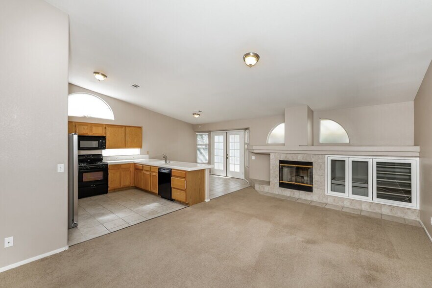 Building Photo - 6409 Rancho Santa Fe Dr