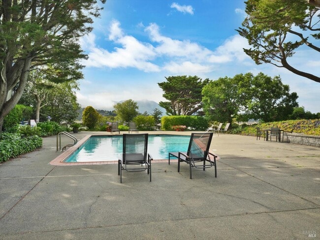 Building Photo - 367 Eden Roc Dr