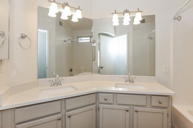 Building Photo - 1343 E Helena Dr