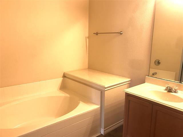 Building Photo - 492 Northbrook Ave