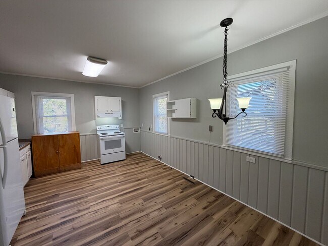 Building Photo - Statesville Downtown - 1BD / 1BA