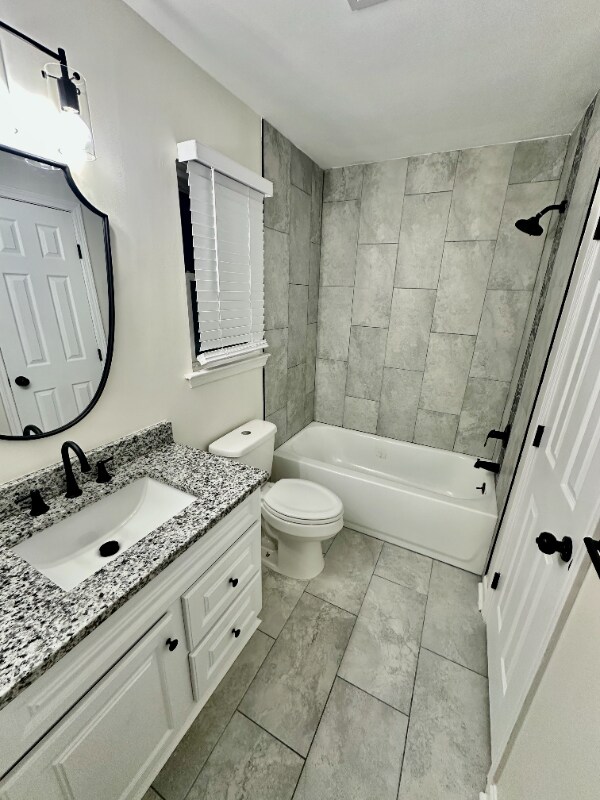 Building Photo - 3778 Clarendon Pl