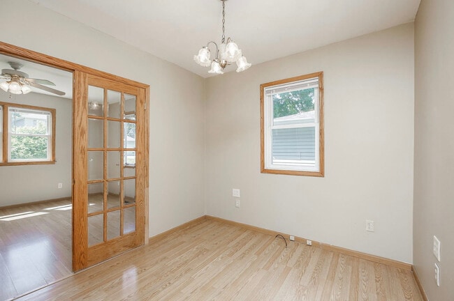 Building Photo - 804 N Van Buren St