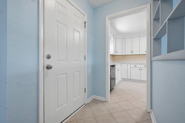 Building Photo - 349 Primrose Cir