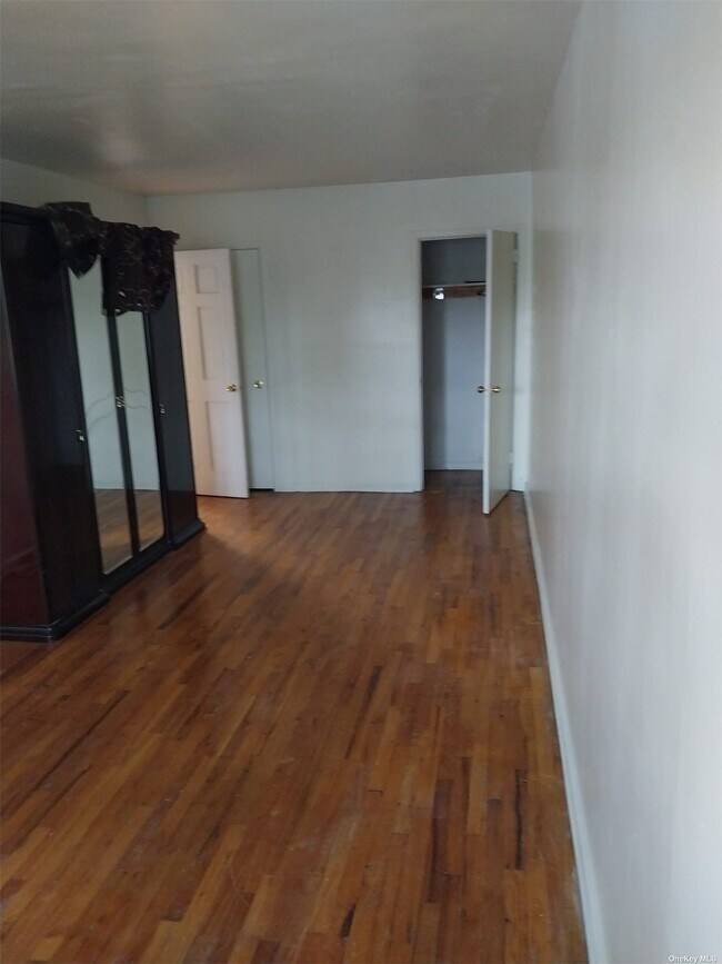 Building Photo - 605 E 59th St
