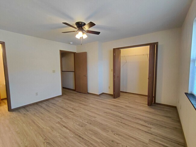 Building Photo - 24910 Scenic Dr