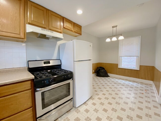 Building Photo - 5517 W Higgins Ave