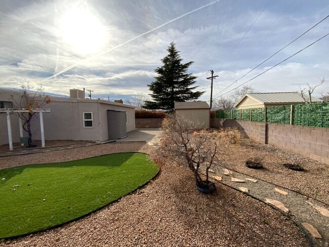 Building Photo - 3 Bedroom Single Story Home Available Near Eubank Blvd NE & Indian School Rd NE!