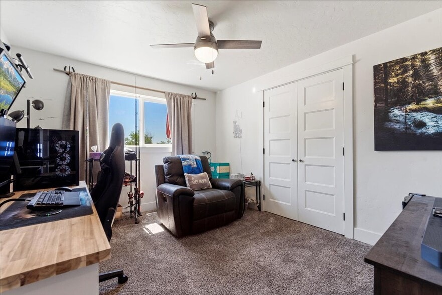 Building Photo - 15916 Hill Top Cir