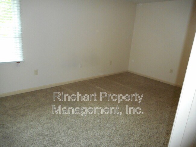 Building Photo - 830 Iredell St