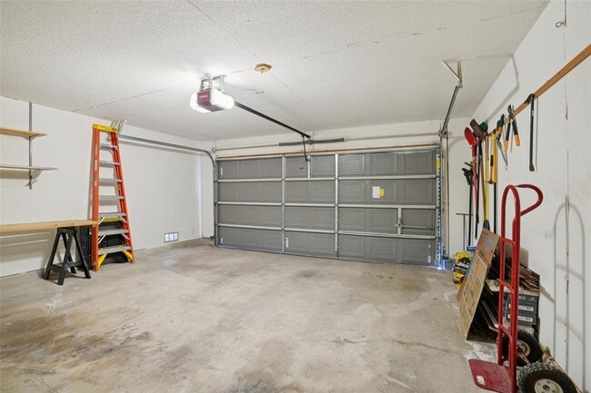 Building Photo - 410 S Water Ln