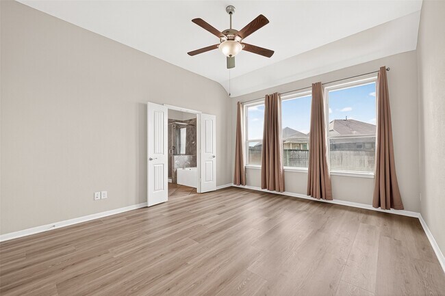 Building Photo - 24527 Royal Pike Dr