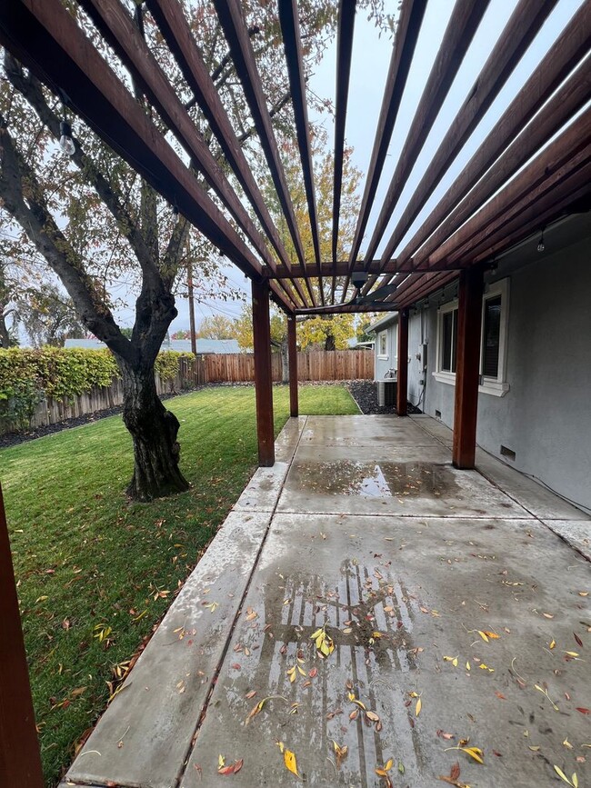 Building Photo - Single story Bungalow in Central Folsom fo...