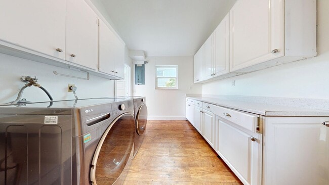 Building Photo - 3BR/ 3BA Pool Home   *Near Burns Rd Aquatic Center & Park * No HOA * 12+ Month Lease Options Avai...