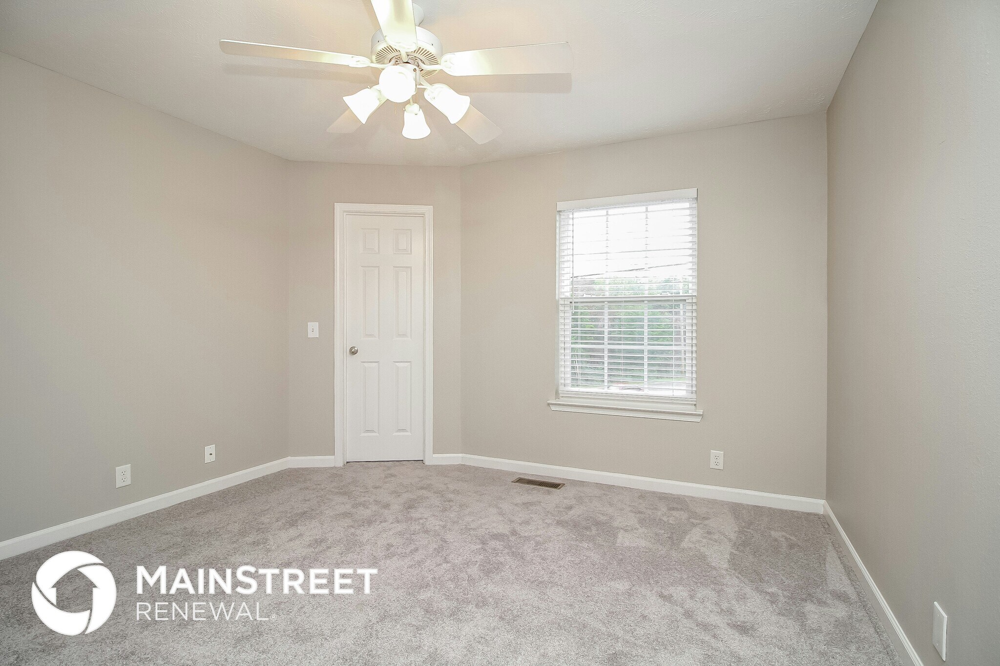 Building Photo - 8008 Logan Dr