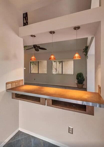 Breakfast nook - 852 N Terrace Rd