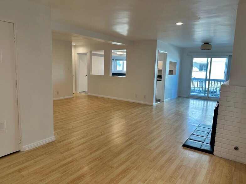 Building Photo - 24 Lighthouse St