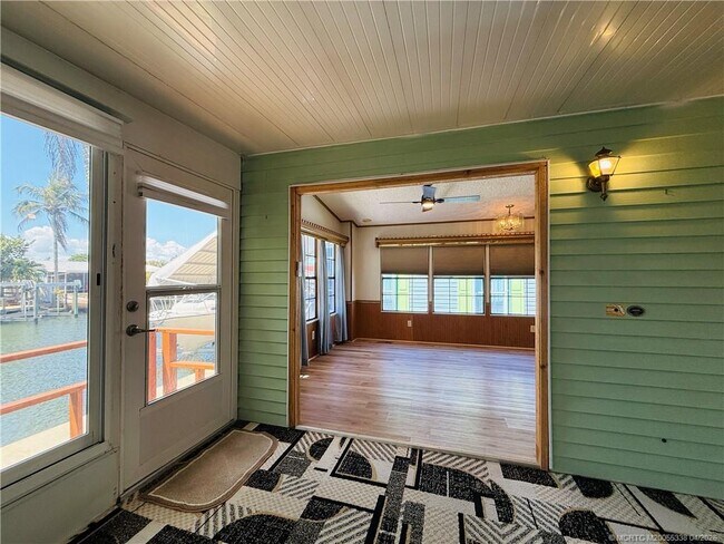 Building Photo - 10851 S Ocean Dr