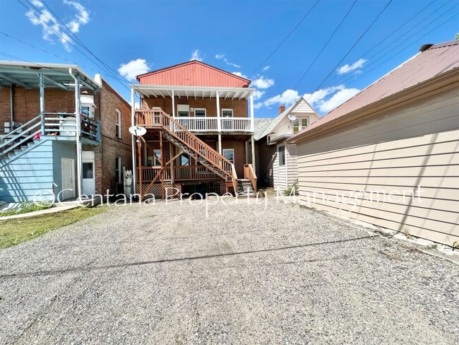 Building Photo - Great 3 Bedroom near Tech!