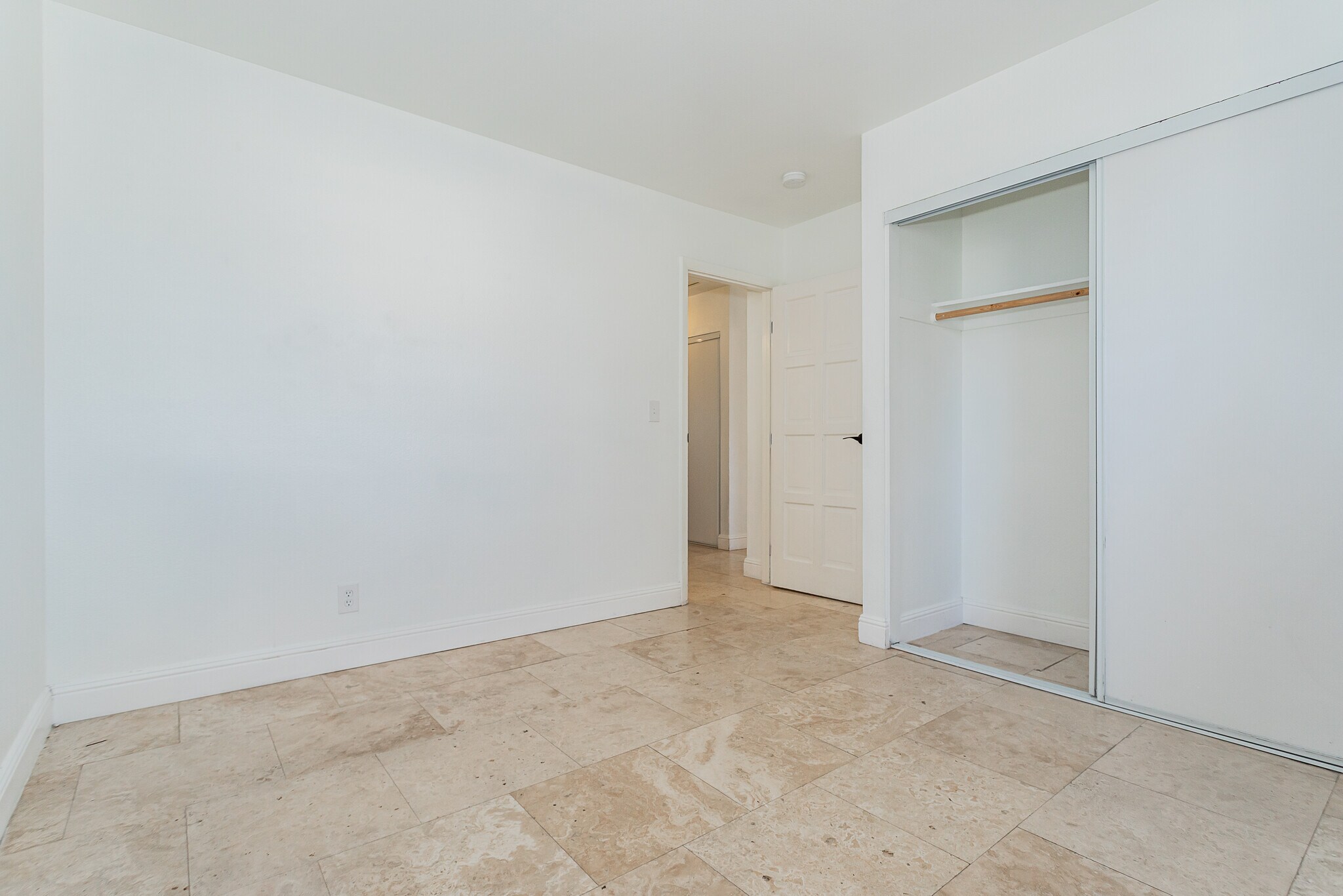 Bedroom 3 Closet - 3112 La Mesa Dr