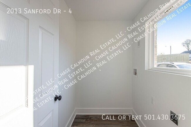 Building Photo - 2013 Sanford Dr