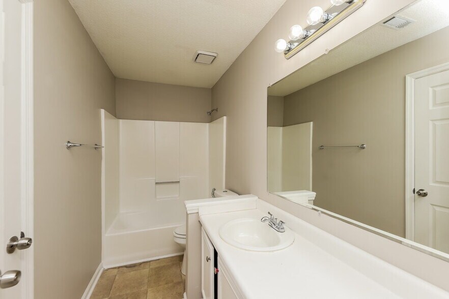 Building Photo - 3517 Ten Oaks Cir