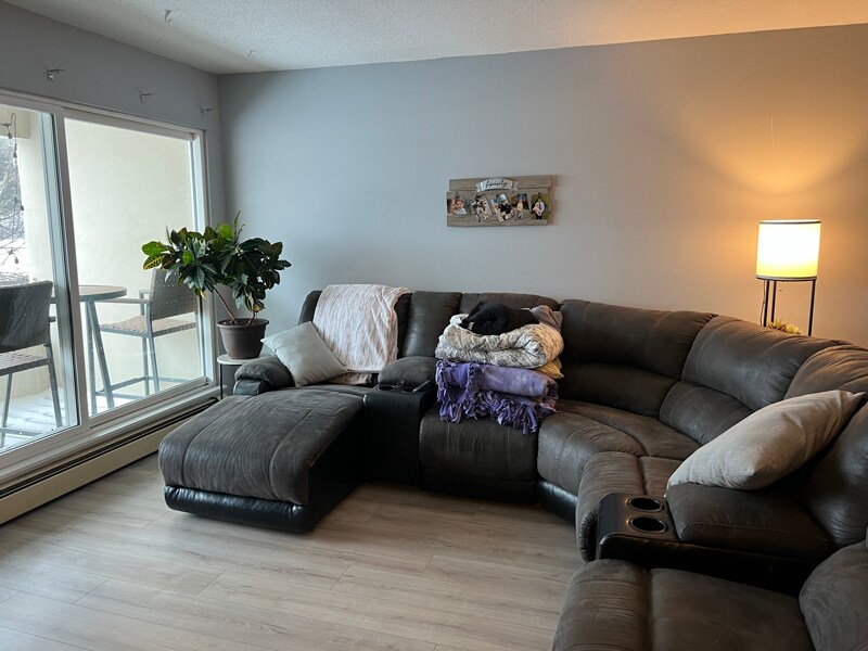 Building Photo - 1911 Viking Dr NW