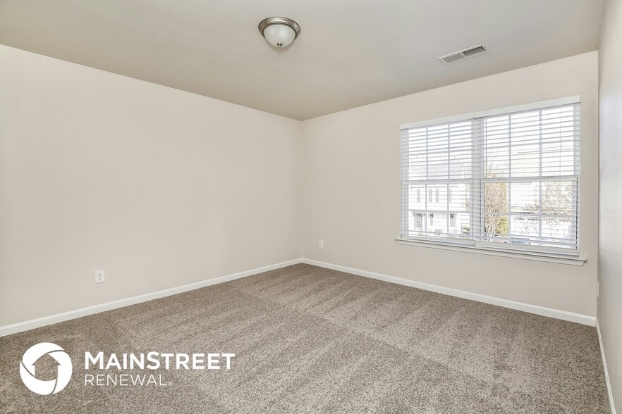 Building Photo - 3994 Creekmoore Dr