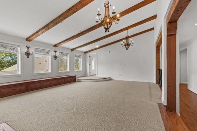 Building Photo - Impeccable Green Hills Home