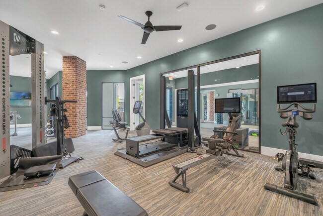 Building Photo - 1223 E Plant St