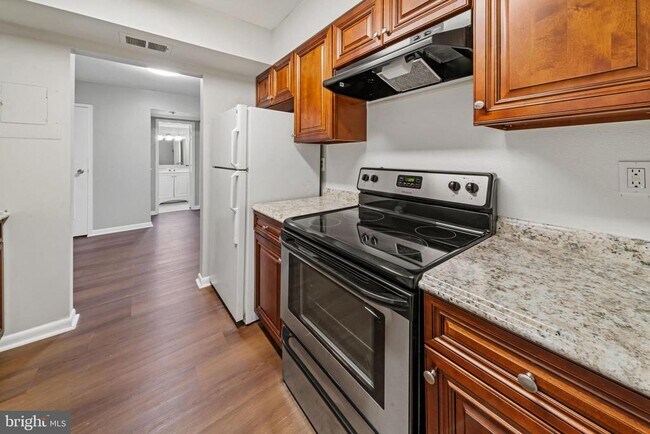 Building Photo - 6934 Hanover Pkwy