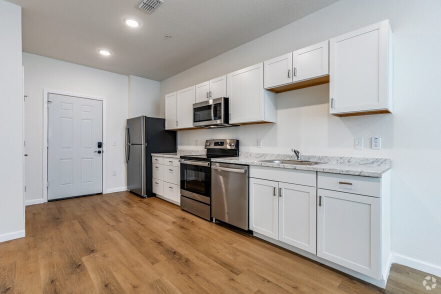 A1 Model - 1BR, 1BA - 571SF - Kitchen - Bradenton Lofts