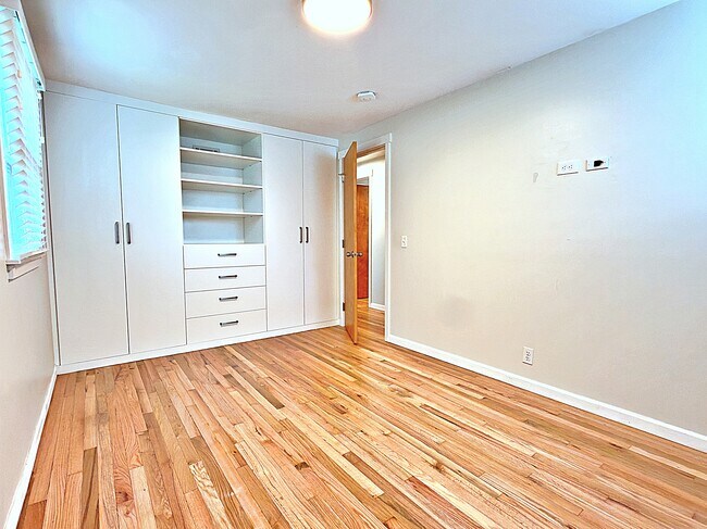 Building Photo - 12820 SW Edgewood St