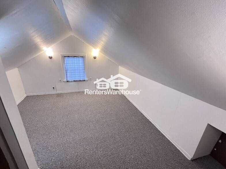 Building Photo - 5568 N Humboldt Ave