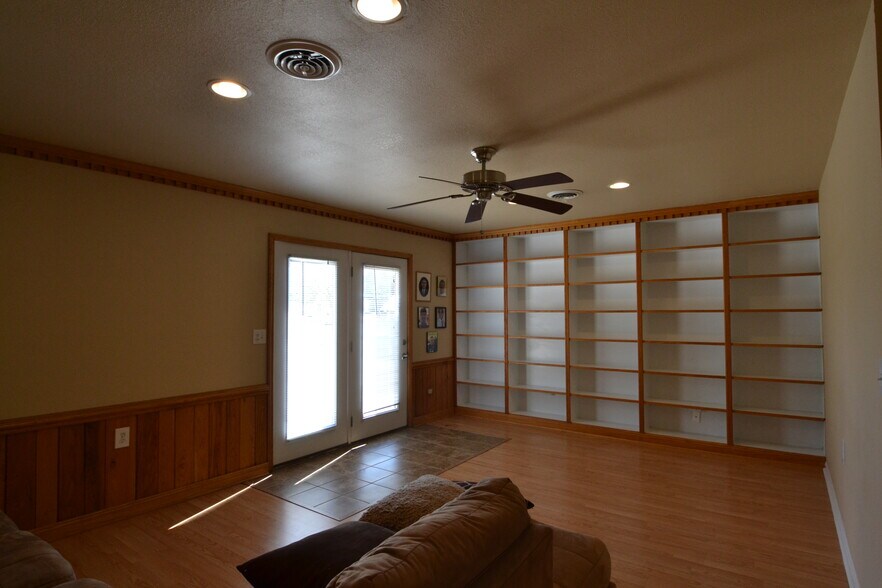 Building Photo - 1203 S Osteopathy Ave