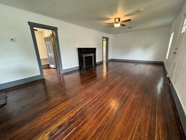 Building Photo - Cute 2 bedroom 2 bathroom home!