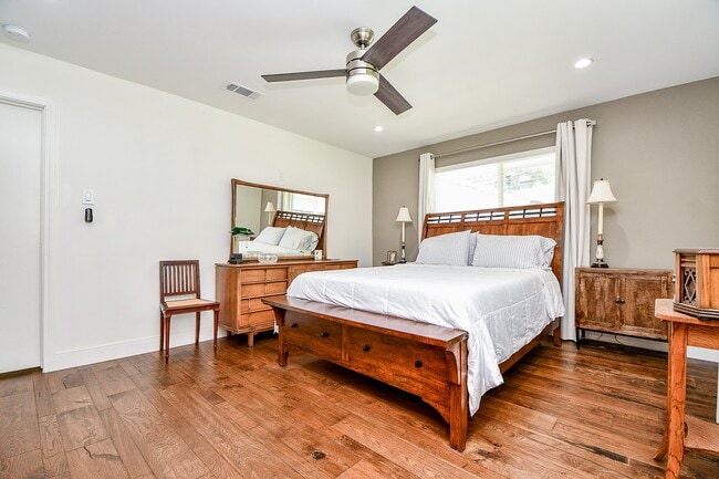 Building Photo - 922 Chantilly Ln