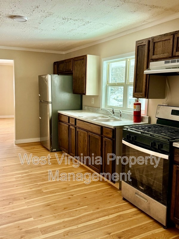 Building Photo - 172 Sullivan Rd