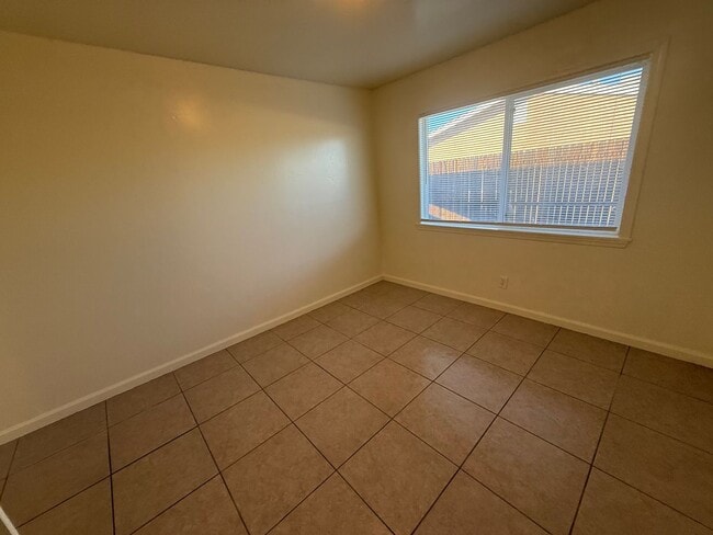 Building Photo - 4 Bedrooms, 2 Baths, Victorville Home in T...