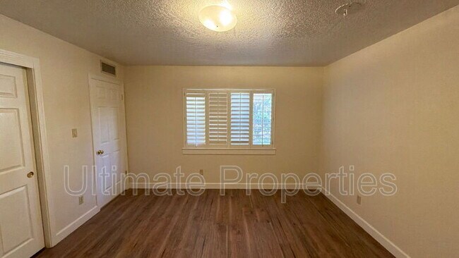 Building Photo - 5814 W Gelding Dr