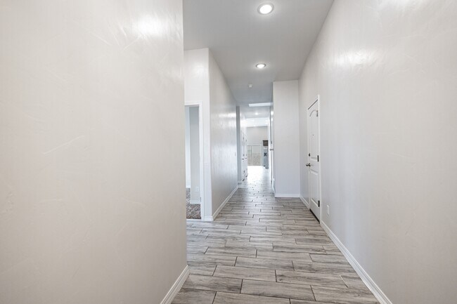 Building Photo - 14852 Mike a Mendoza Ave