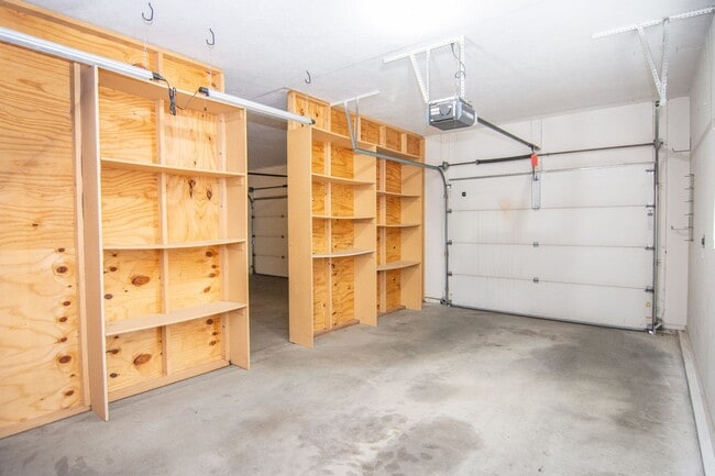 Building Photo - Gorgeous Bountiful Home w/ Solar & 3 Car Garage