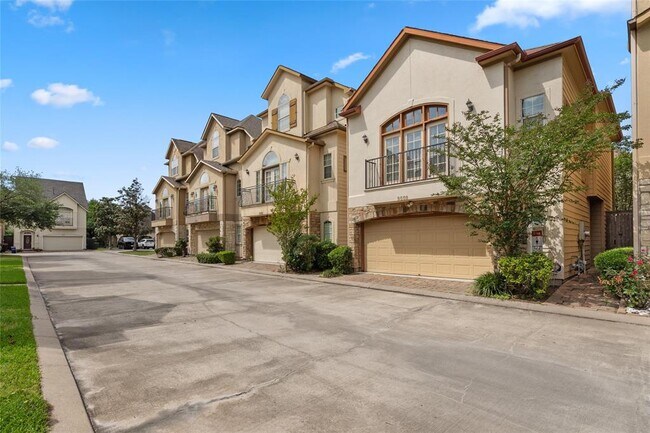 Building Photo - 9008 Bayview Cove Dr