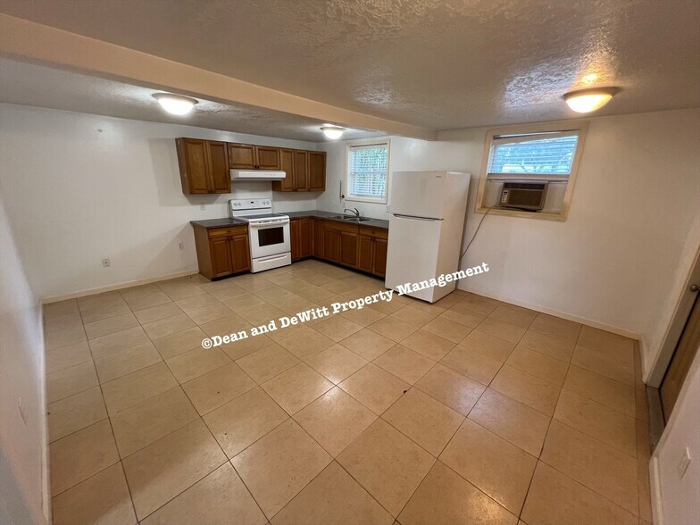 Building Photo - 1 Bed/1 Bath - Unit 2