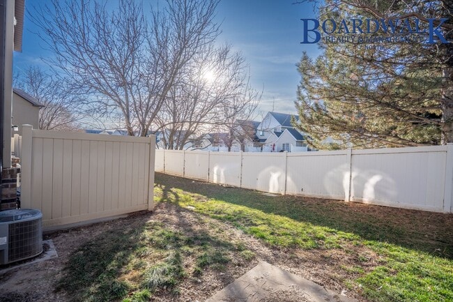 Building Photo - 3 Bed 3 Bath in Layton