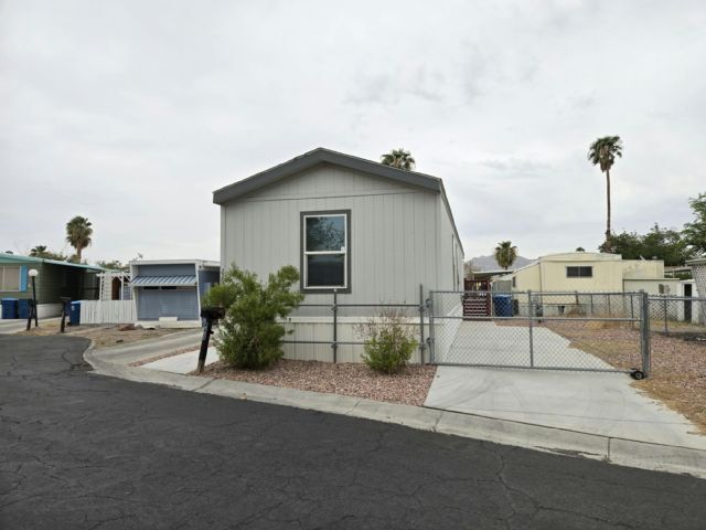 Primary Photo - 1624 Palm St