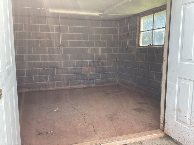 Building Photo - 760 Goudlock Rd